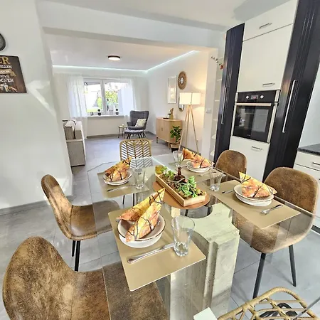 Am Stadtpark, 3 Schlafzimmer, Wozi Mit Bett Und Schalfsofa,businesswohnung, Monteurezimmer * سالزجيتر