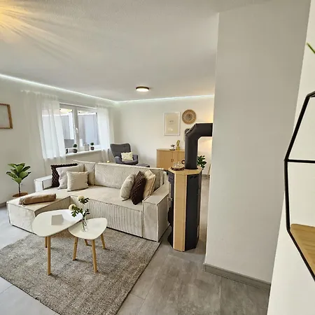 Am Stadtpark, 3 Schlafzimmer, Wozi Mit Bett Und Schalfsofa,businesswohnung, Monteurezimmer بيت للعطل