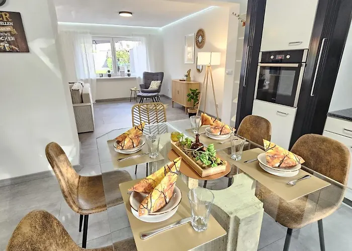 Am Stadtpark, 3 Schlafzimmer, Wozi Mit Bett Und Schalfsofa,businesswohnung, Monteurezimmer * Salzgitter